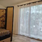 Appartement De Plain-pied Jardin *