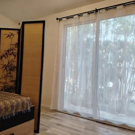 Apartment De Plain-pied Jardin *